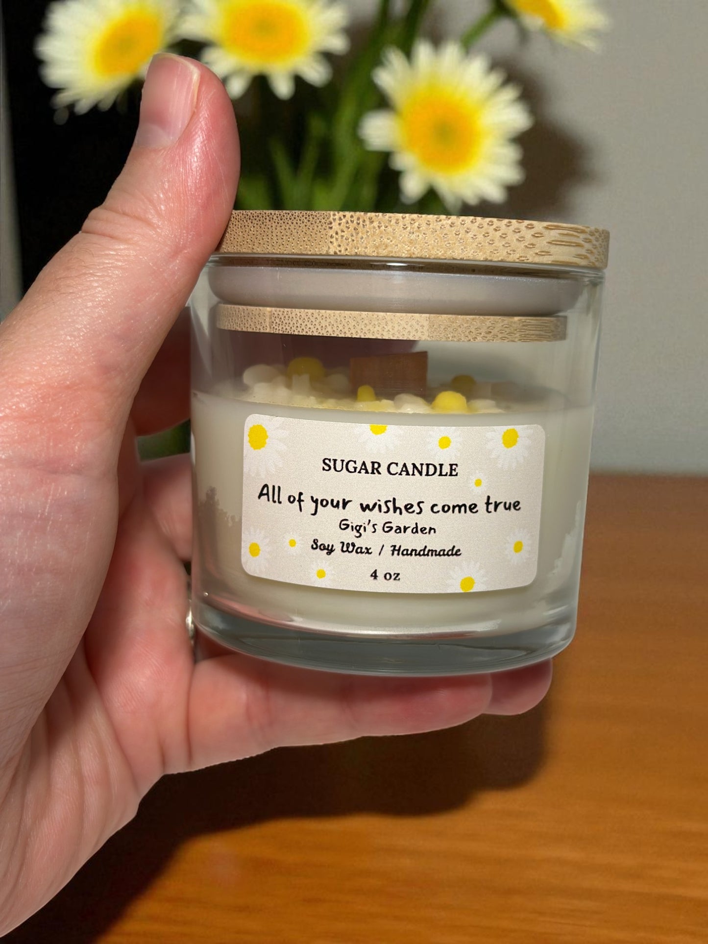 Daisy Flower Candle – floral scented candle & gift for any occasion - Sugar Candle