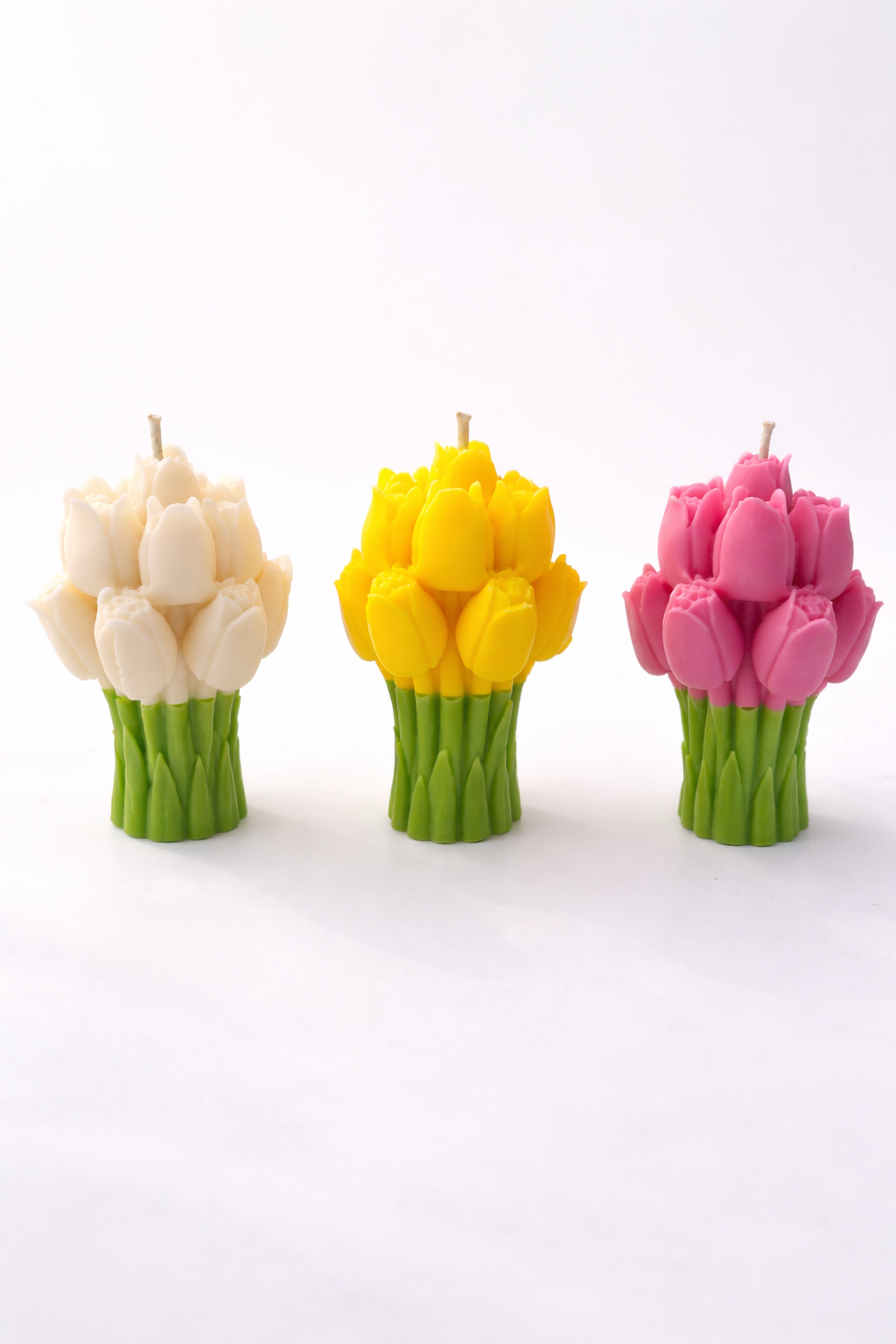 Tulip Candle – Handcrafted Floral Elegance